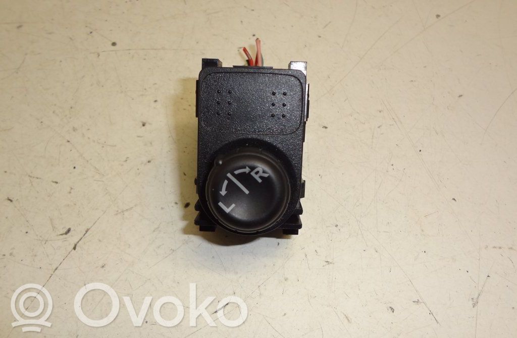 Nissan Qashqai Interruptor del espejo lateral 