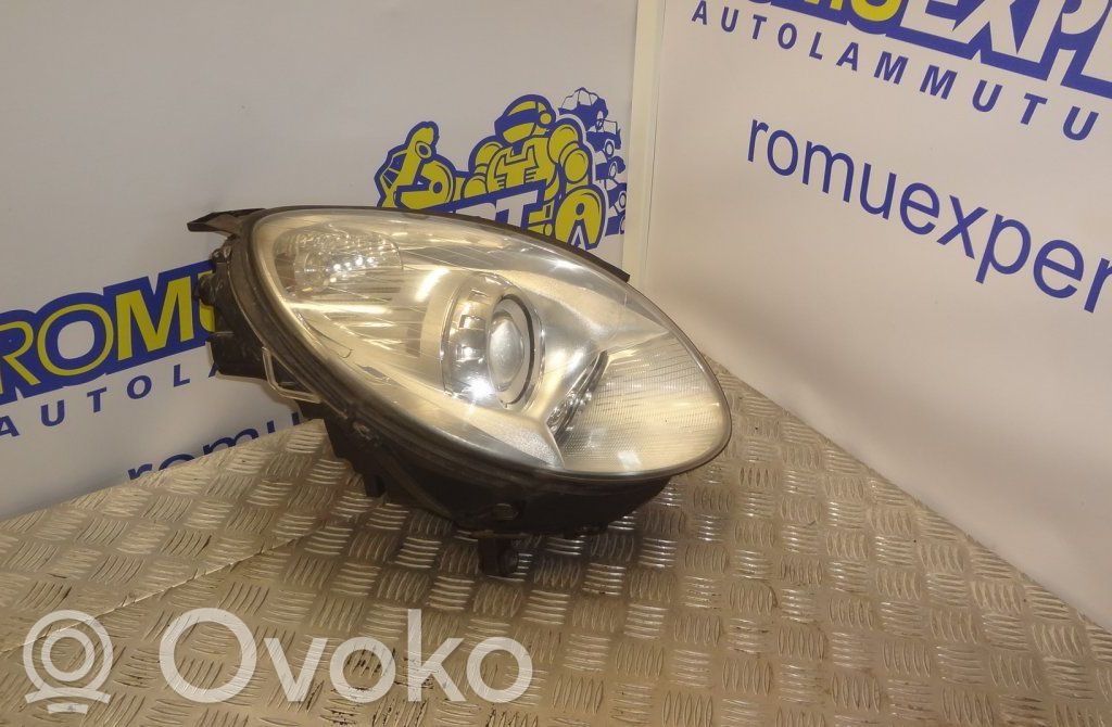 Mercedes-Benz R W251 Lampa przednia 