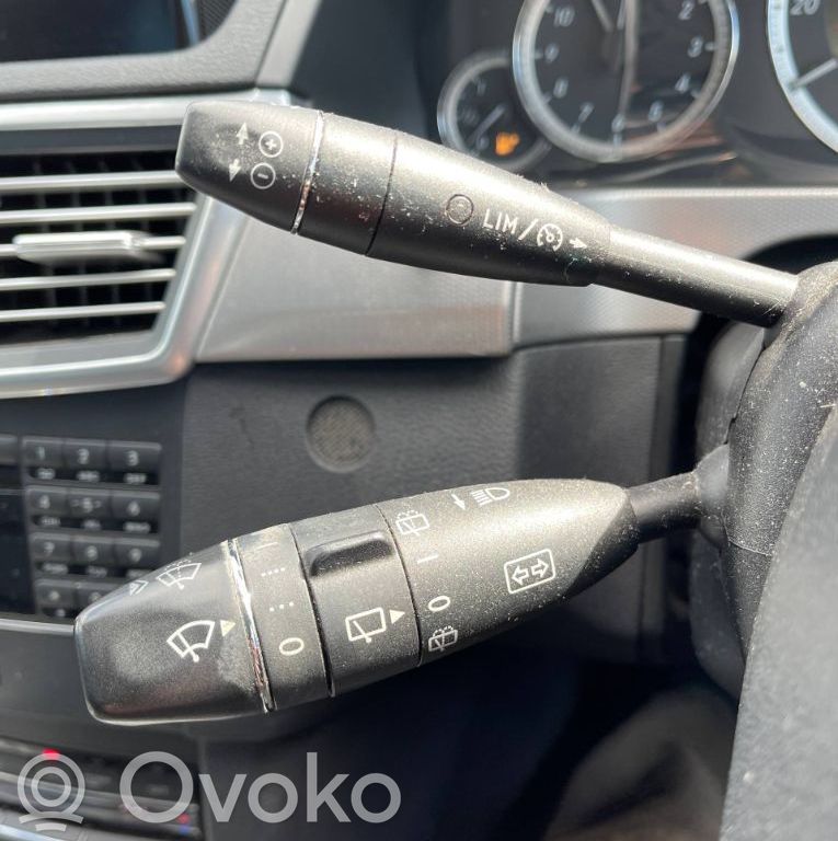 Mercedes-Benz E W212 Interruptor/palanca de limpiador de luz de giro 