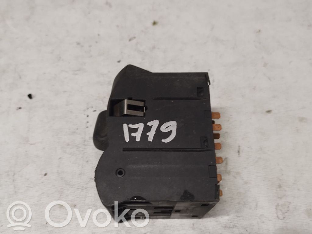 Light switch   53122832
