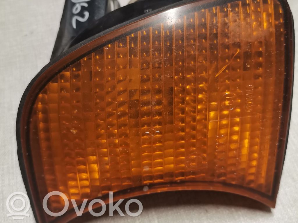 Mercedes-Benz 207 310 Front indicator light 