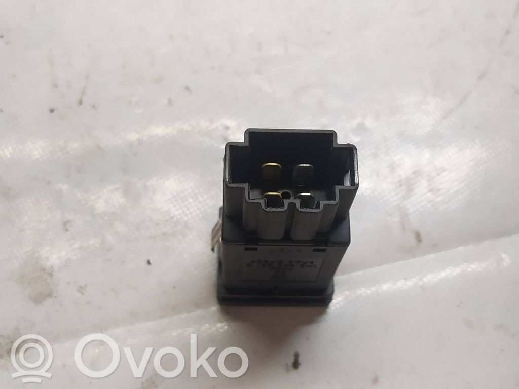 Volkswagen Golf III Przycisk / Przełącznik ogrzewania szyby przedniej / czołowej 