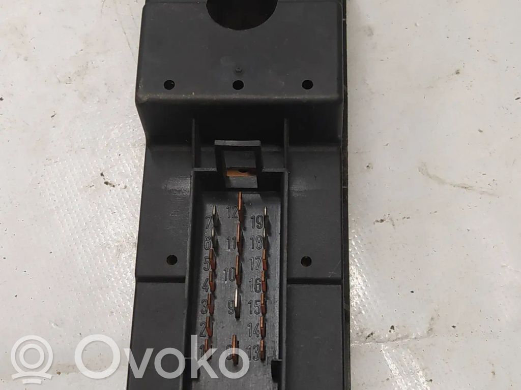 Electric window control switch   9124652,4108502,4108510,501404,9124660
