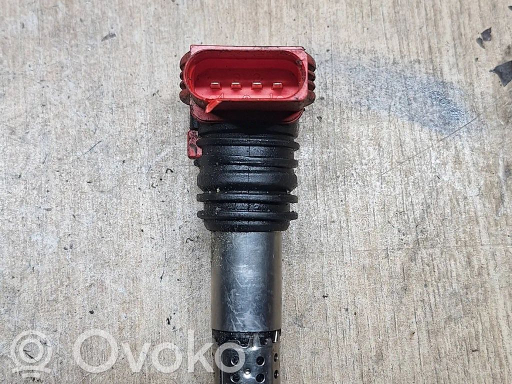 Audi A4 S4 B6 8E 8H Cewka zapłonowa wysokiego napięcia 