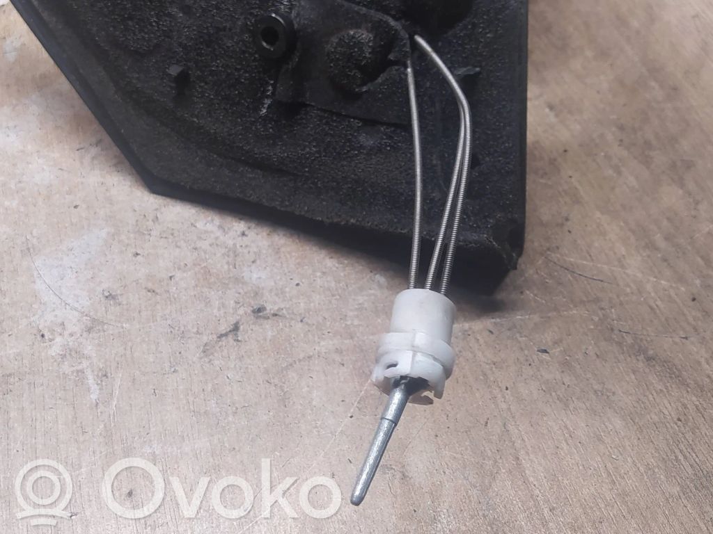 Ford Fiesta Manualne lusterko boczne drzwi przednich 