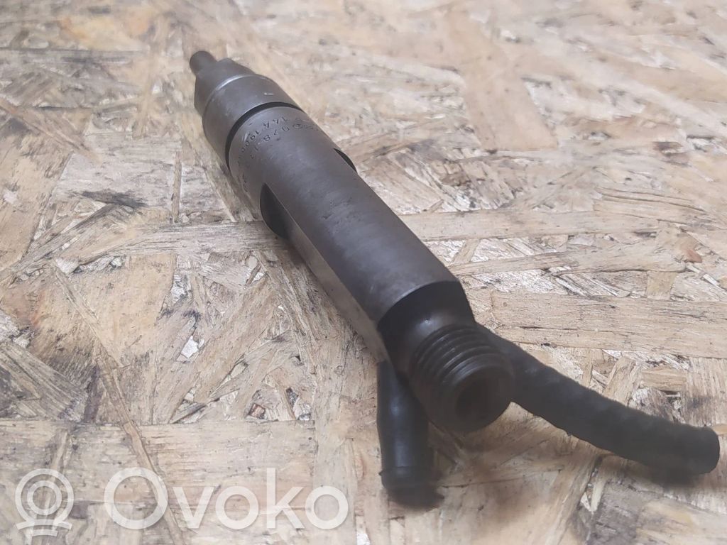 Inyector de combustible   028130201T