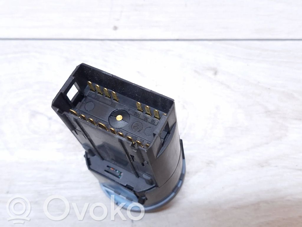 Volkswagen PASSAT B5.5 Light switch 