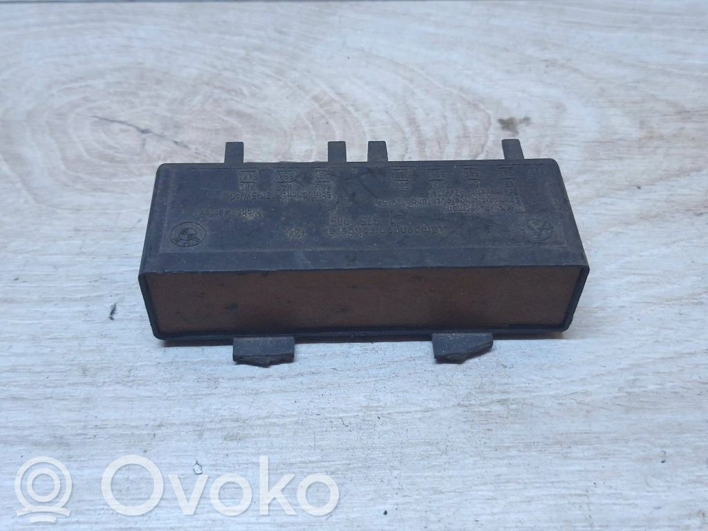 BMW 3 E30 Šviesų modulis 