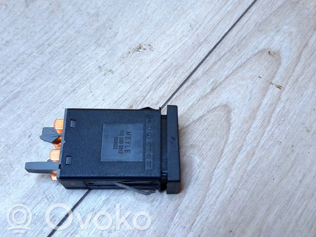 Volkswagen PASSAT B5 Hazard light switch 
