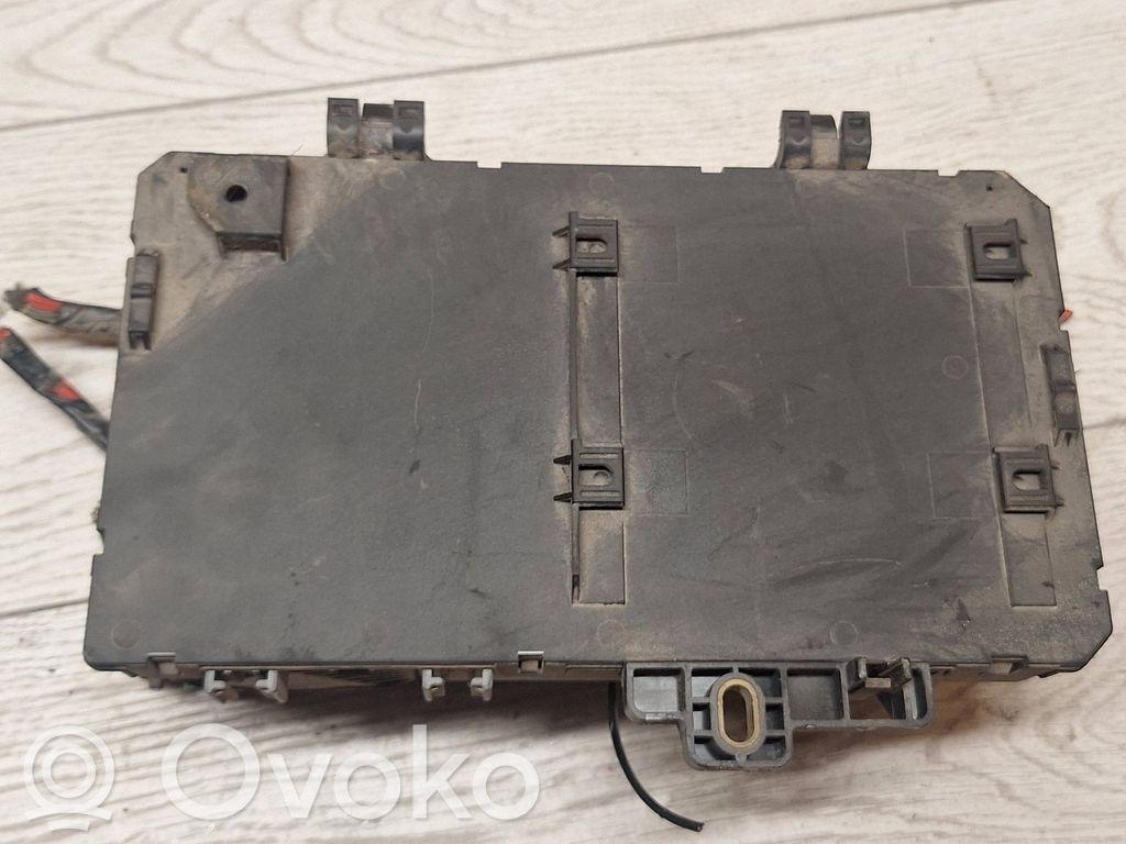 Opel Astra H Módulo de fusible 