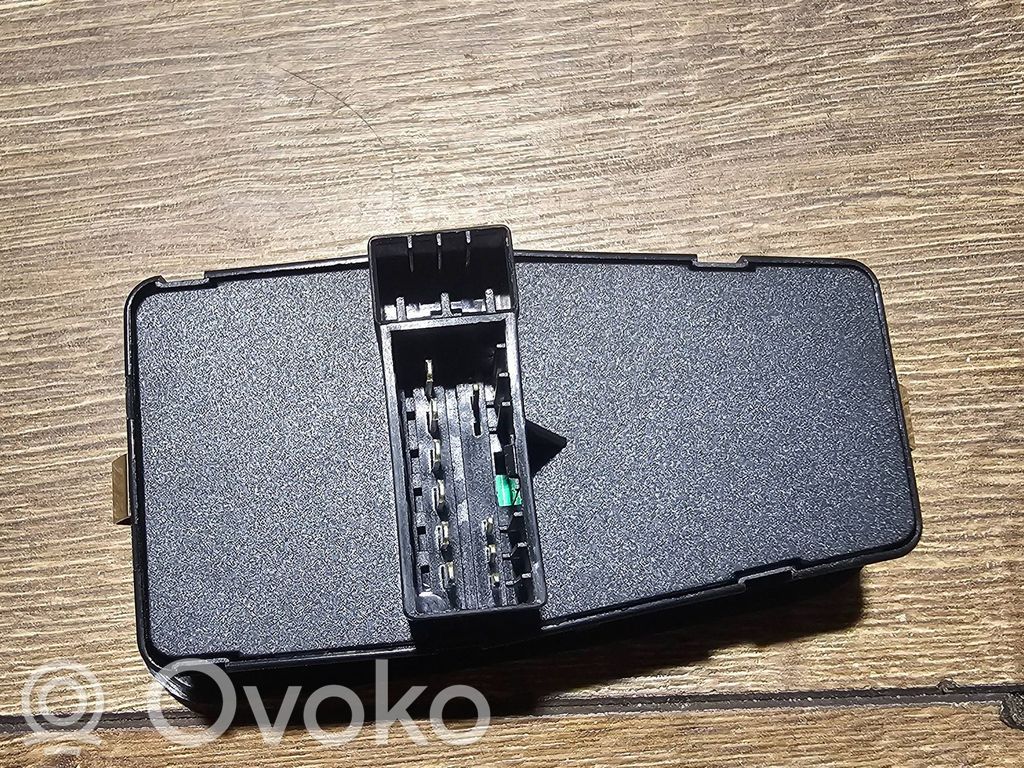 Lancia Ypsilon Electric window control switch 