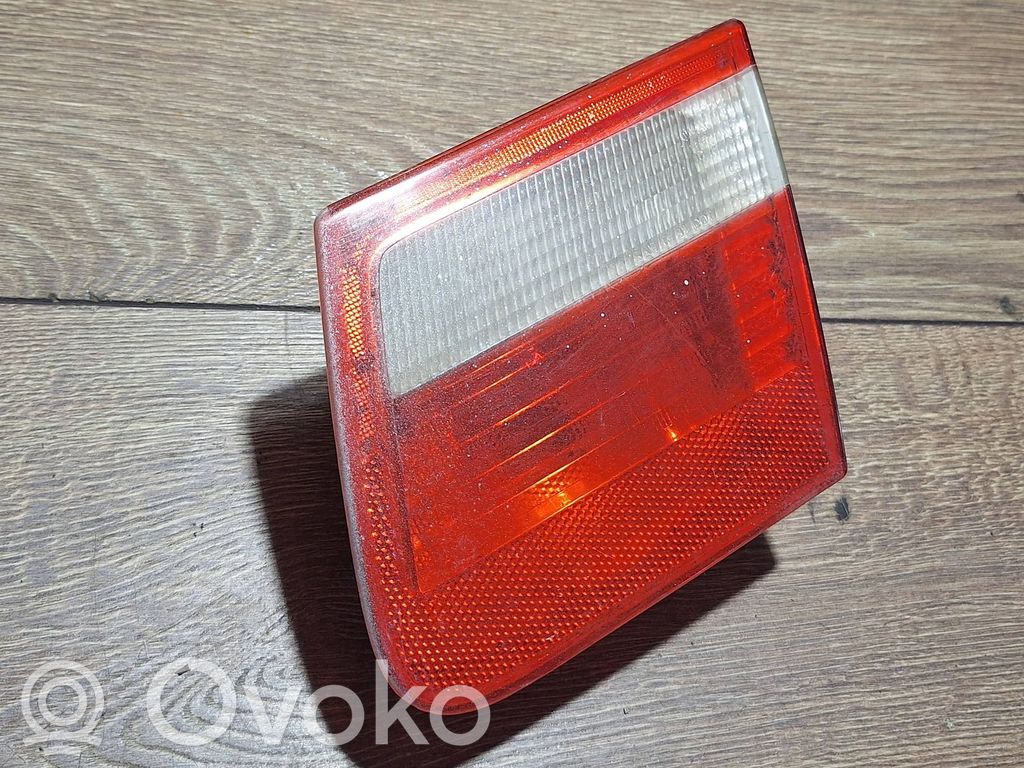 Aizmugurējais lukturis pārsegā   286802