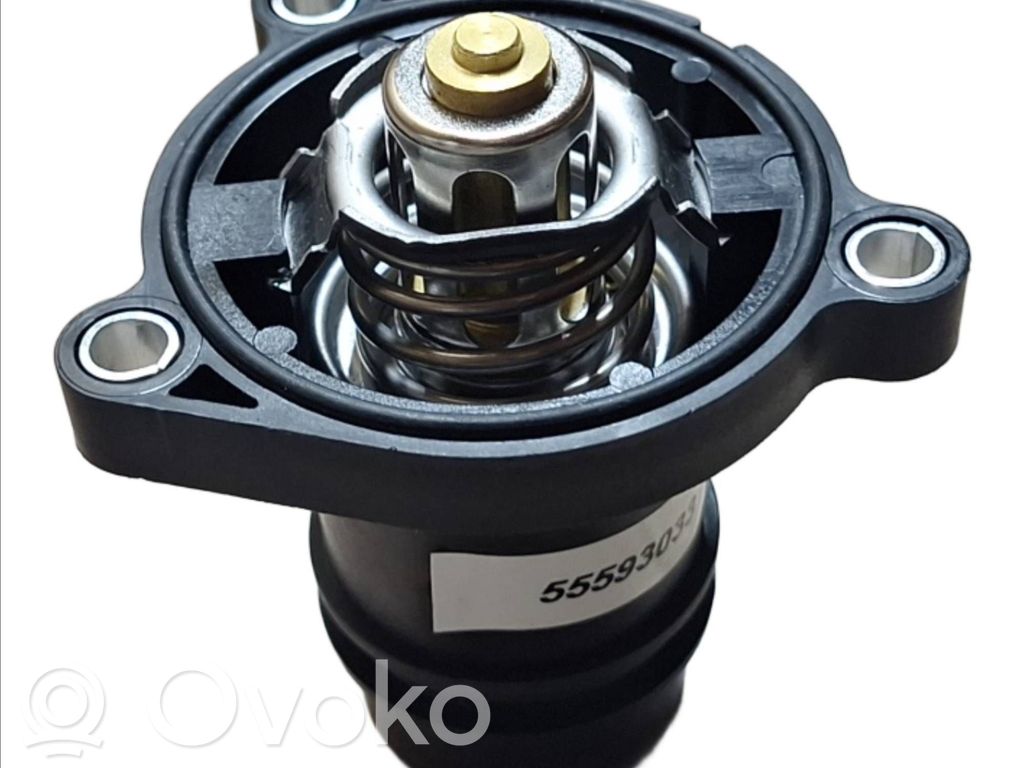Opel Astra J Carcasa del termostato 