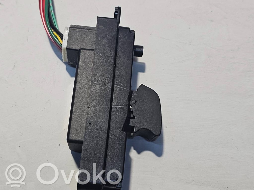 Electric window control switch   GS1D66380,03124610
