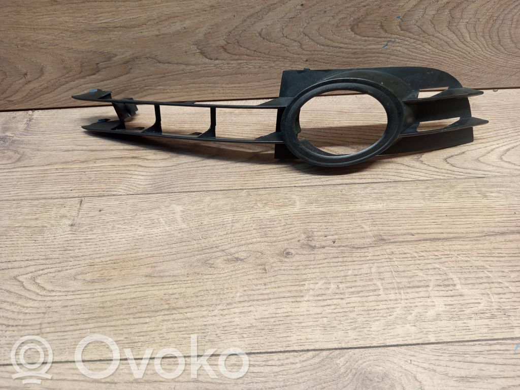 Verkleidung Nebelscheinwerfer / Gitter vorne   4F0807682