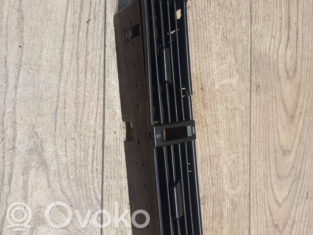 Mercedes-Benz E W124 Centrālais gaisa ventilācijas režģis 
