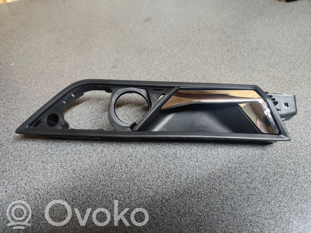 Klamka wewnętrzna drzwi przednich   6V0837221A