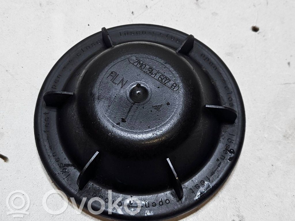 Volkswagen Touran I Osłona żarówki lampy przedniej 