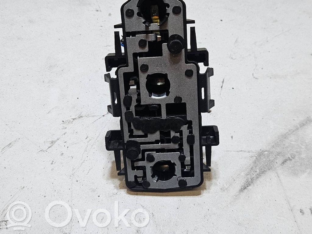 Audi 80 90 S2 B4 Cubierta del soporte de la lámpara de la luz trasera 
