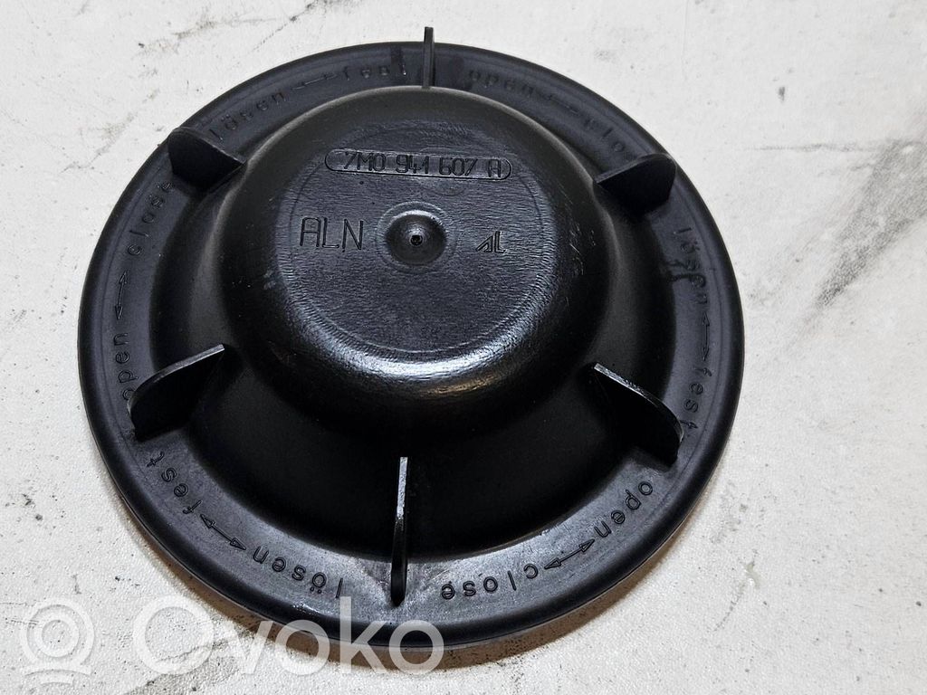 Volkswagen Touran I Osłona żarówki lampy przedniej 