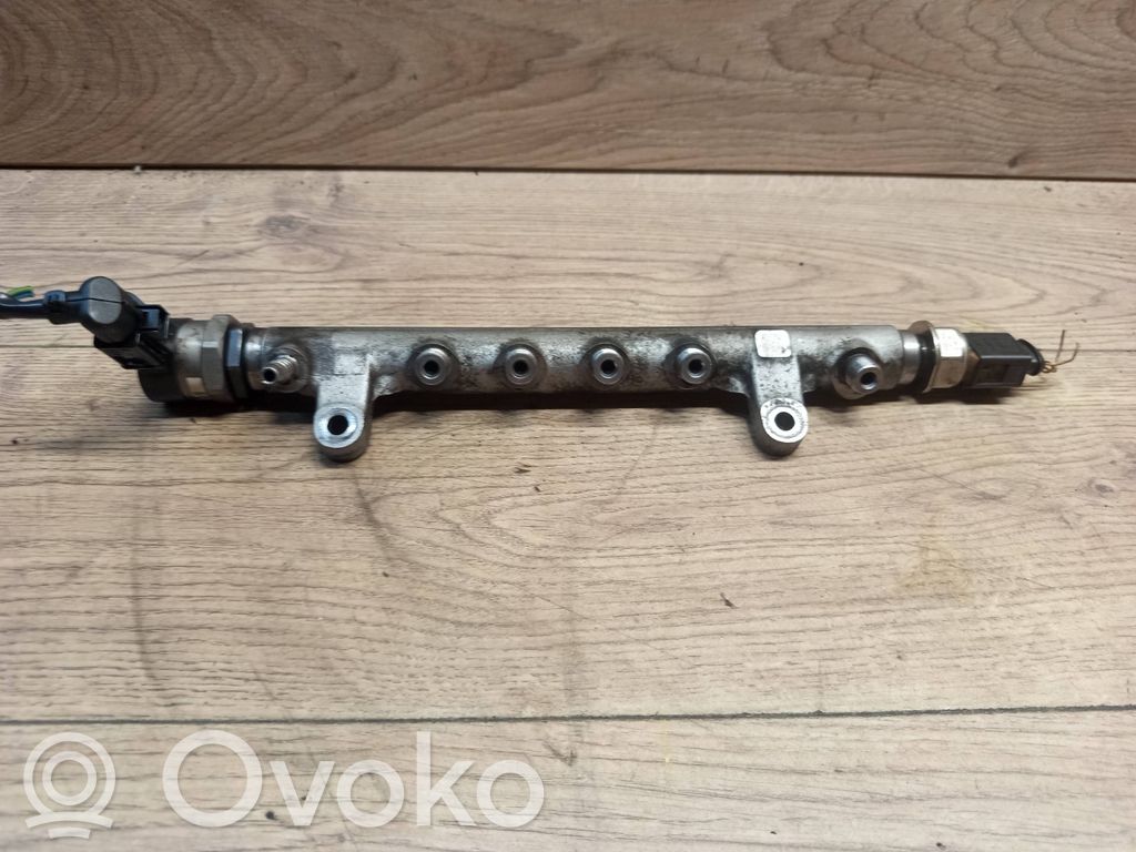 Volkswagen PASSAT B6 Listwa wtryskowa 
