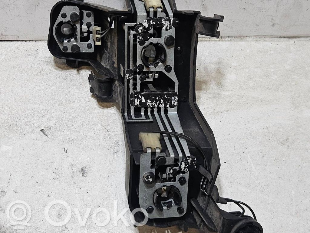 BMW 5 E60 E61 Takavalon polttimon suojan pidike 