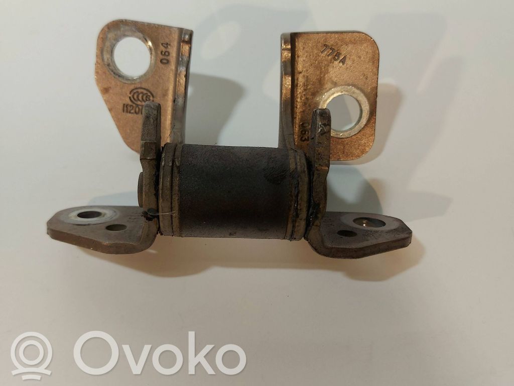 Priekšpusē augšējā vira (eņģe)   85574E