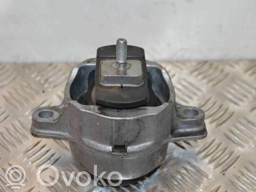 Engine mount bracket   M8A26A003CB,EC0087007