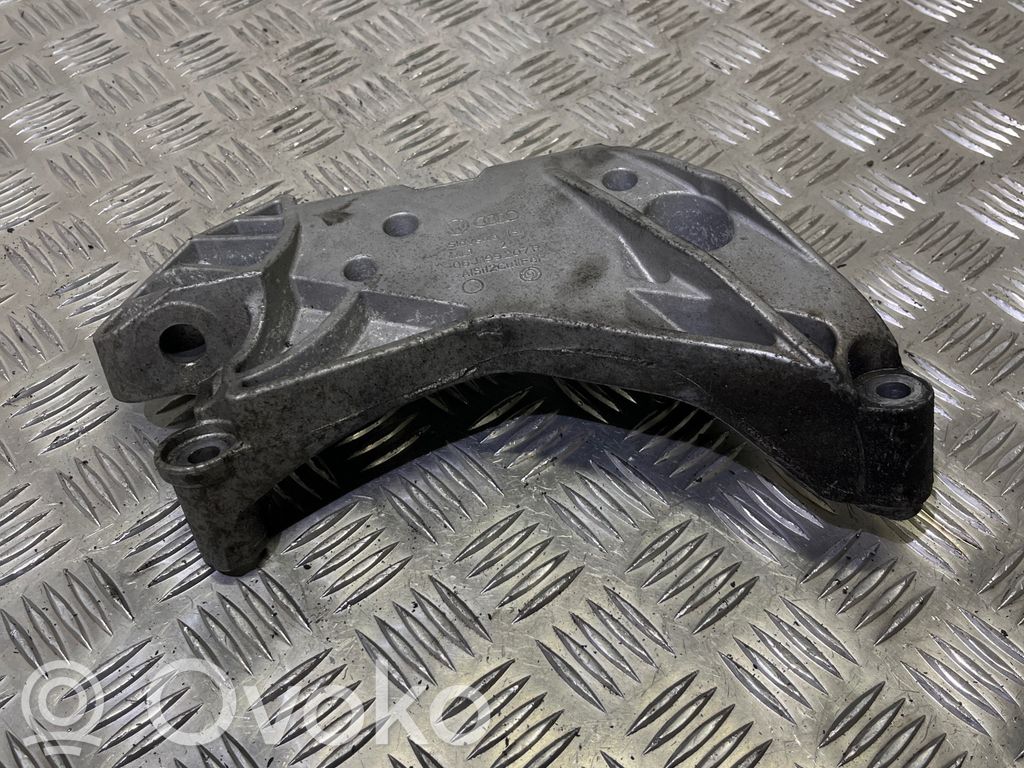 Volkswagen PASSAT B7 Engine mounting bracket 