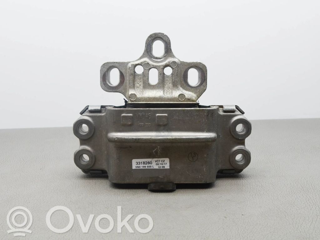 Audi Q3 8U Engine mount bracket 
