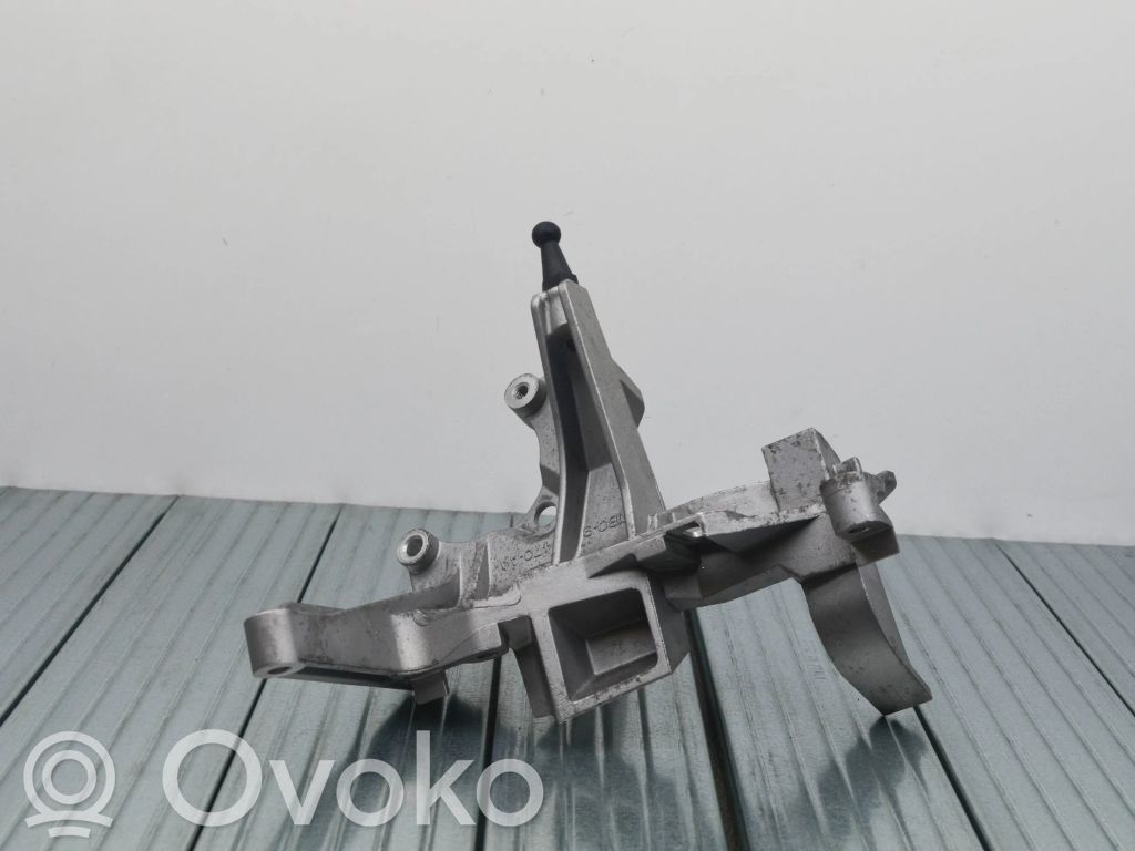 Ford Kuga II Engine mounting bracket 