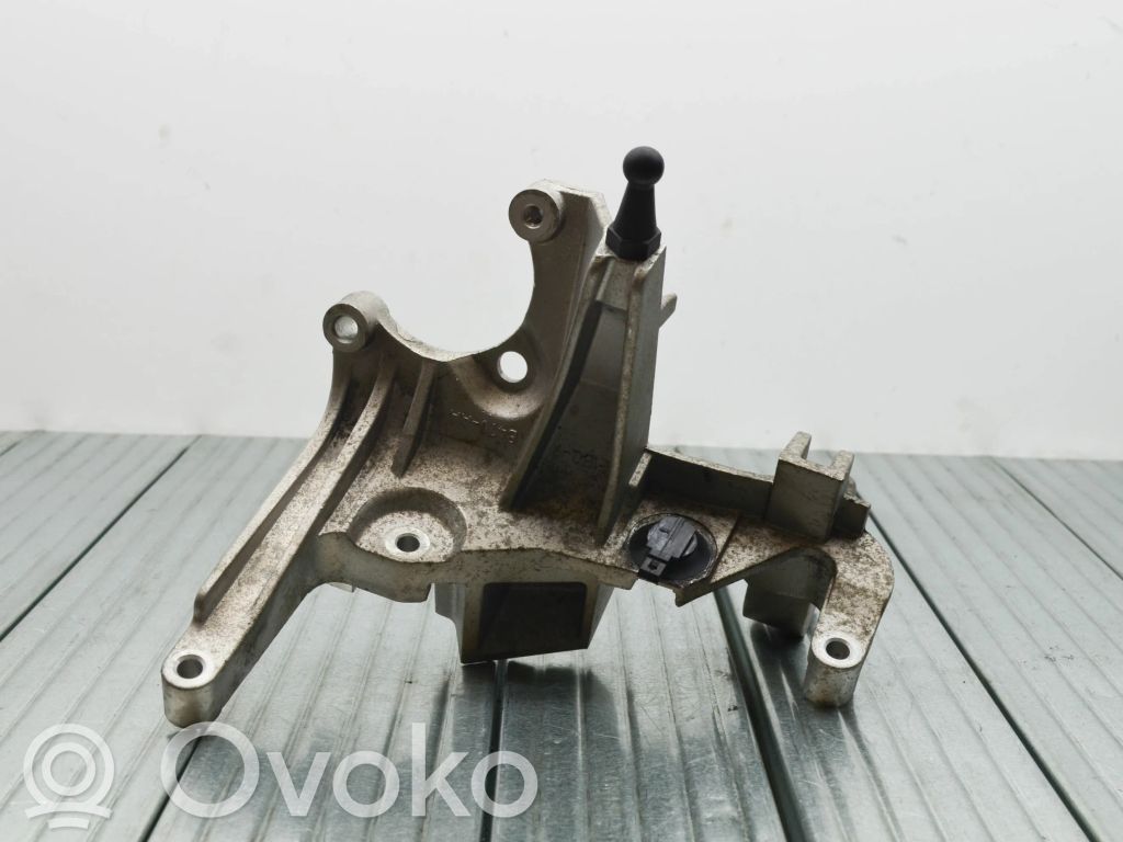 Ford Kuga II Engine mounting bracket 