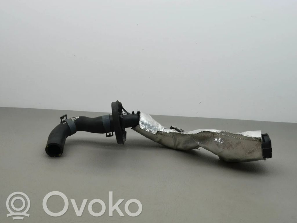 Audi A5 Tubo flessibile del liquido di raffreddamento del motore 