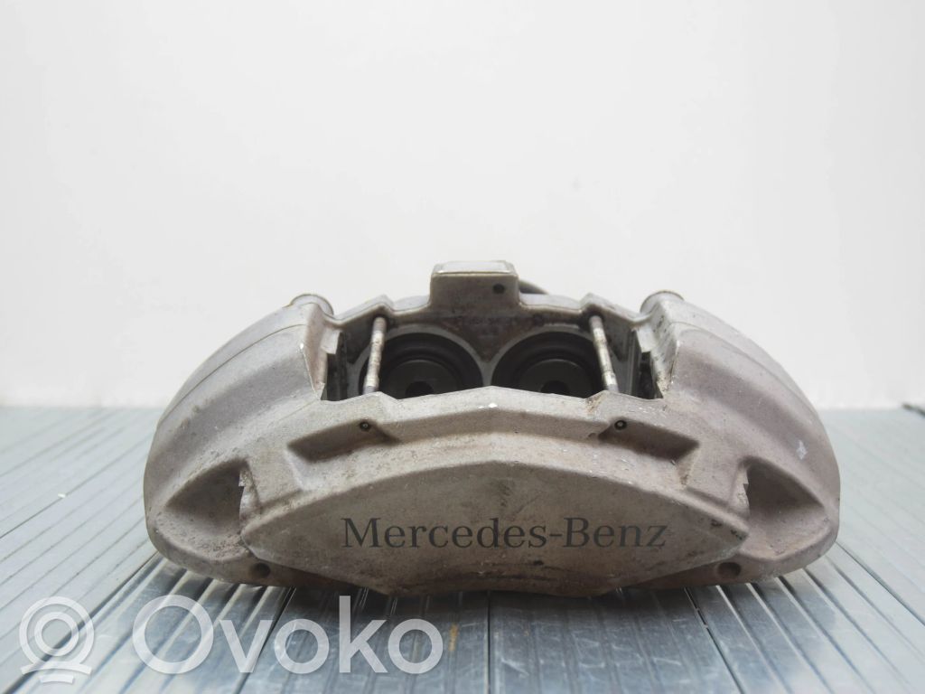 Mercedes-Benz C W205 Zacisk hamulcowy przedni 