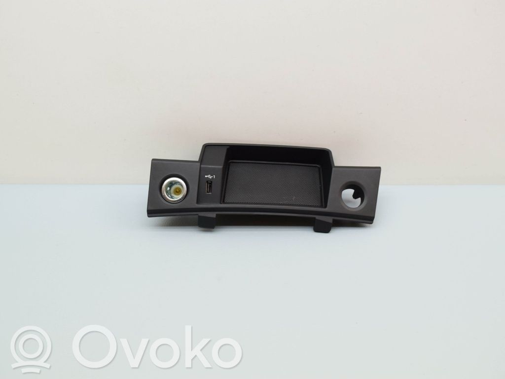 Enchufe conector USB   80C864131A,5Q0035726