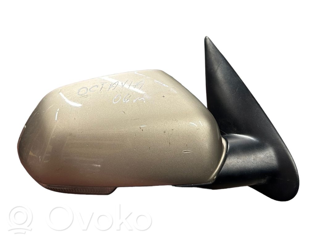 Skoda Octavia Mk2 (1Z) Front door electric wing mirror 