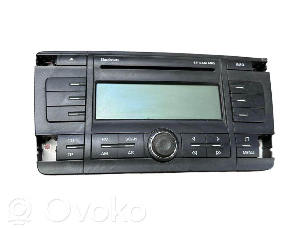 Skoda Octavia Mk2 (1Z) Panel / Radioodtwarzacz CD/DVD/GPS 