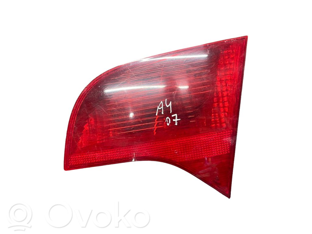 Lampy tylnej klapy bagażnika   484572,1819,3VS10Q,9004