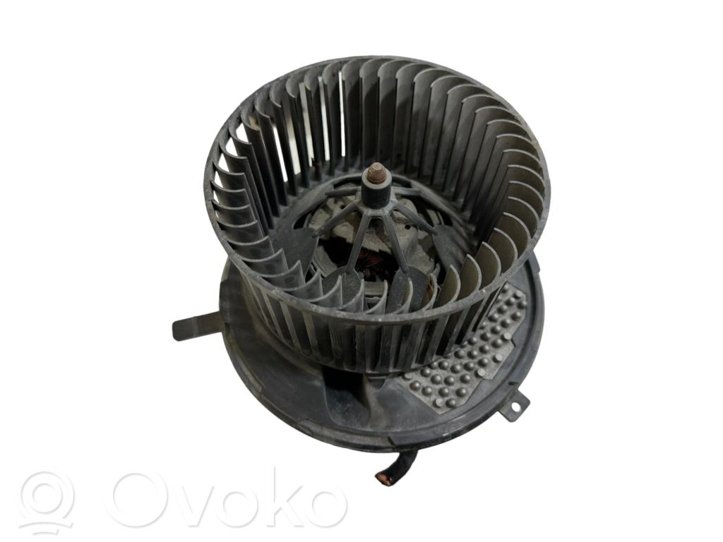 Skoda Octavia Mk2 (1Z) Lämmittimen puhallin 