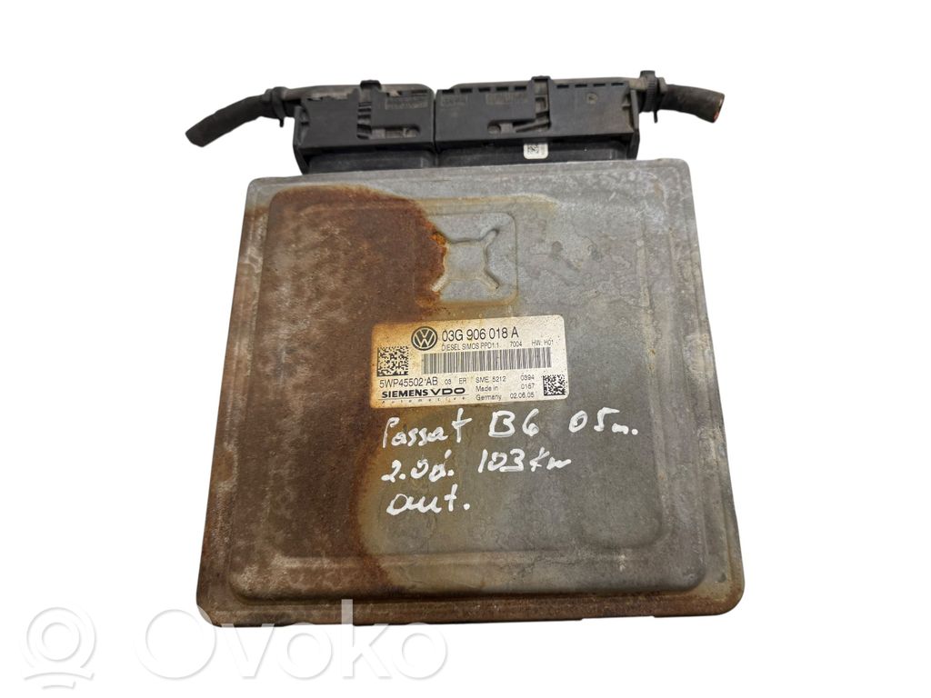 Volkswagen PASSAT B6 Engine control unit/module 
