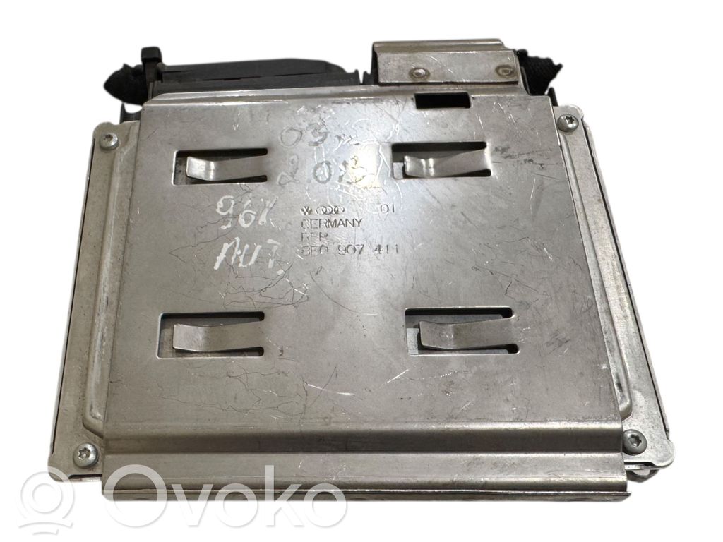 Engine control unit/module   8E0907411