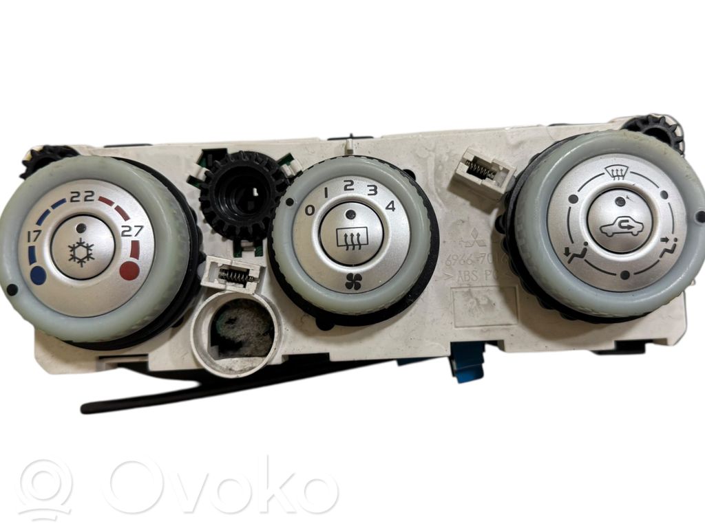 Mitsubishi Colt Gaisa kondicioniera / klimata kontroles / salona apsildes vadības bloks (salonā) 