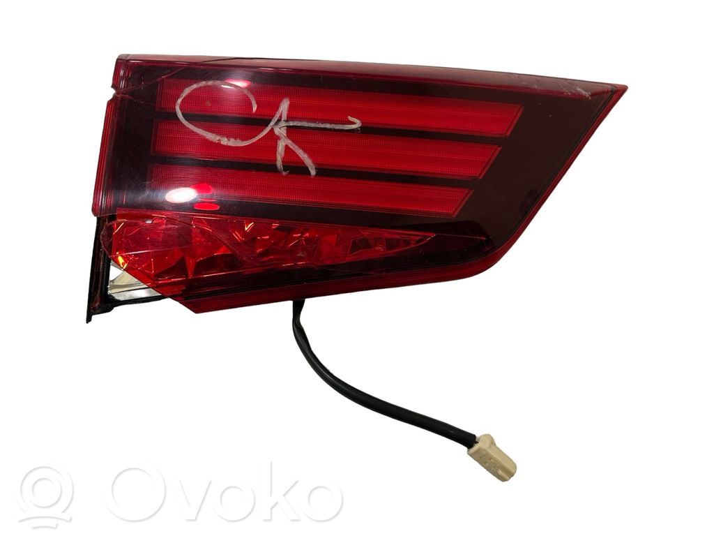 Mitsubishi Outlander Takaluukun takavalot 