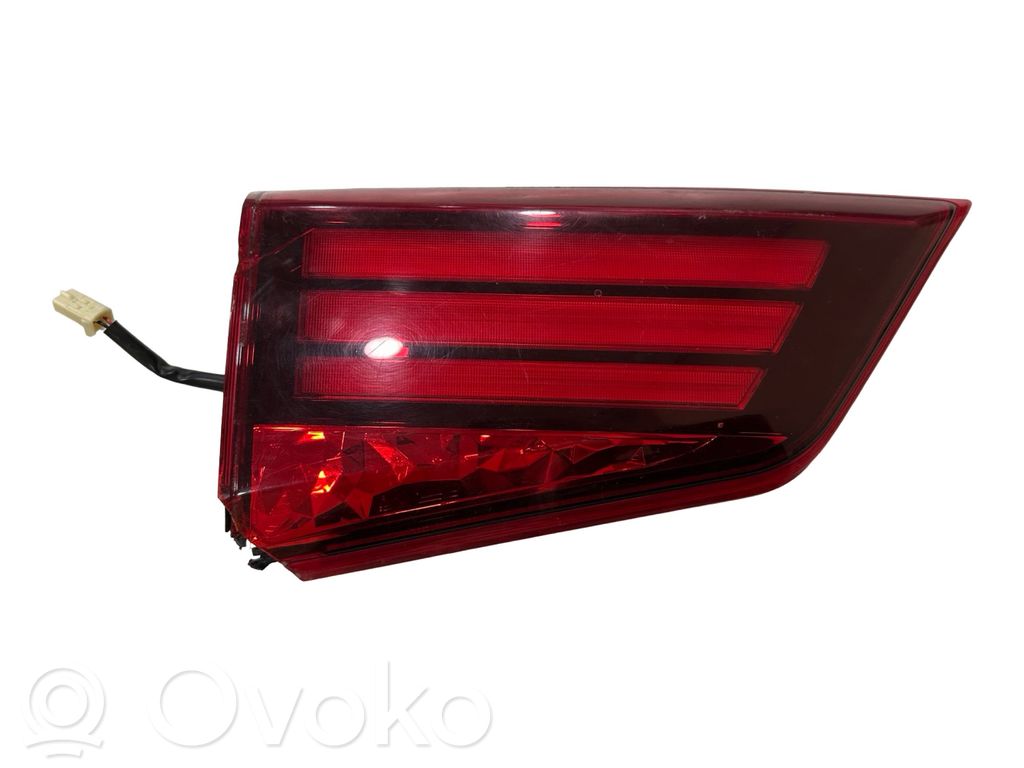 Mitsubishi Outlander Takaluukun takavalot 