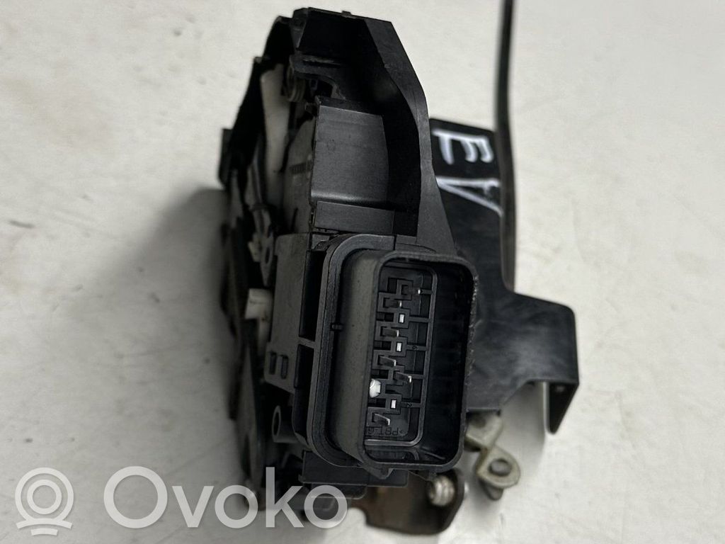 Ford C-MAX I Priekšpusē slēdzene 