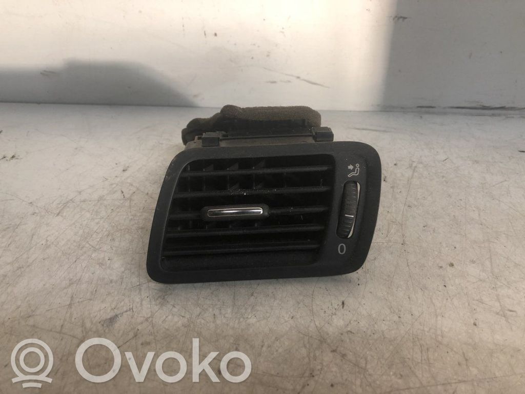 Volkswagen PASSAT B5 Boczna kratka nawiewu deski rozdzielczej 