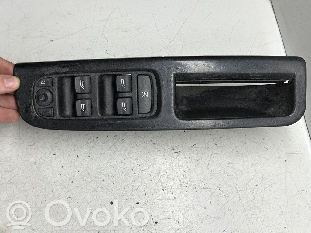 Electric window control switch   8679473,30710787,03451100