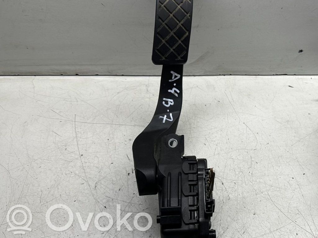 Audi A4 S4 B7 8E 8H Gaspedal 
