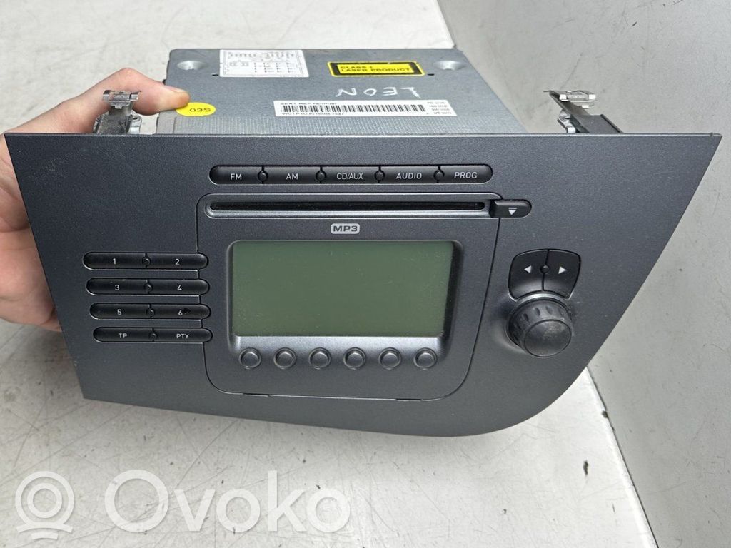 Panel / Radioodtwarzacz CD/DVD/GPS   7646546366,1P1035186BN87