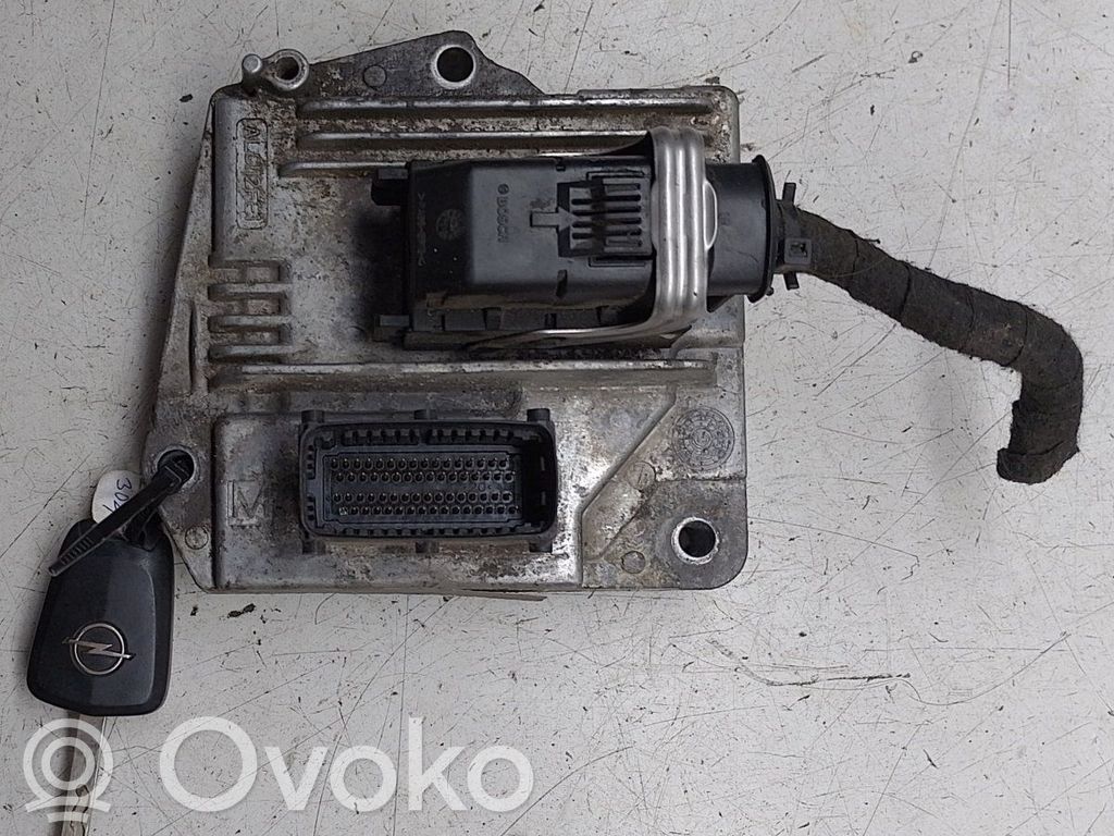 Opel Zafira B Engine control unit/module 